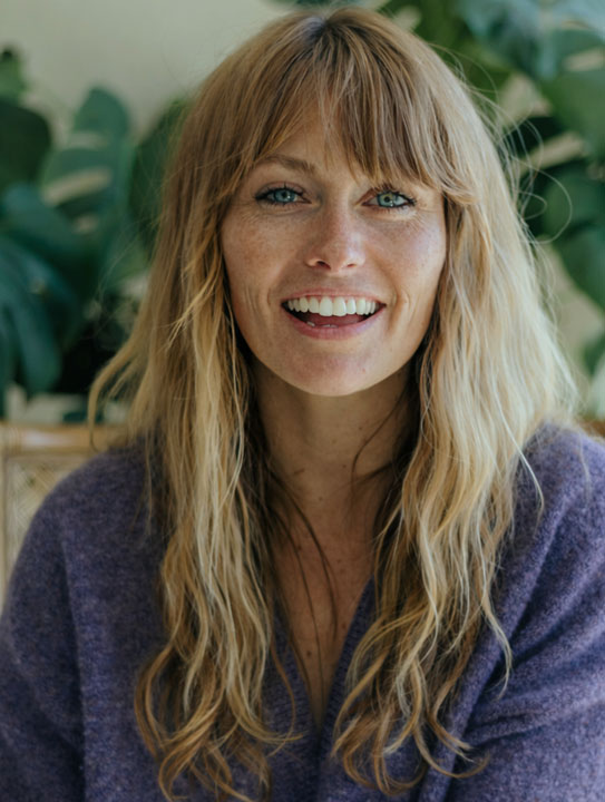 Frau mit grünem Pullover